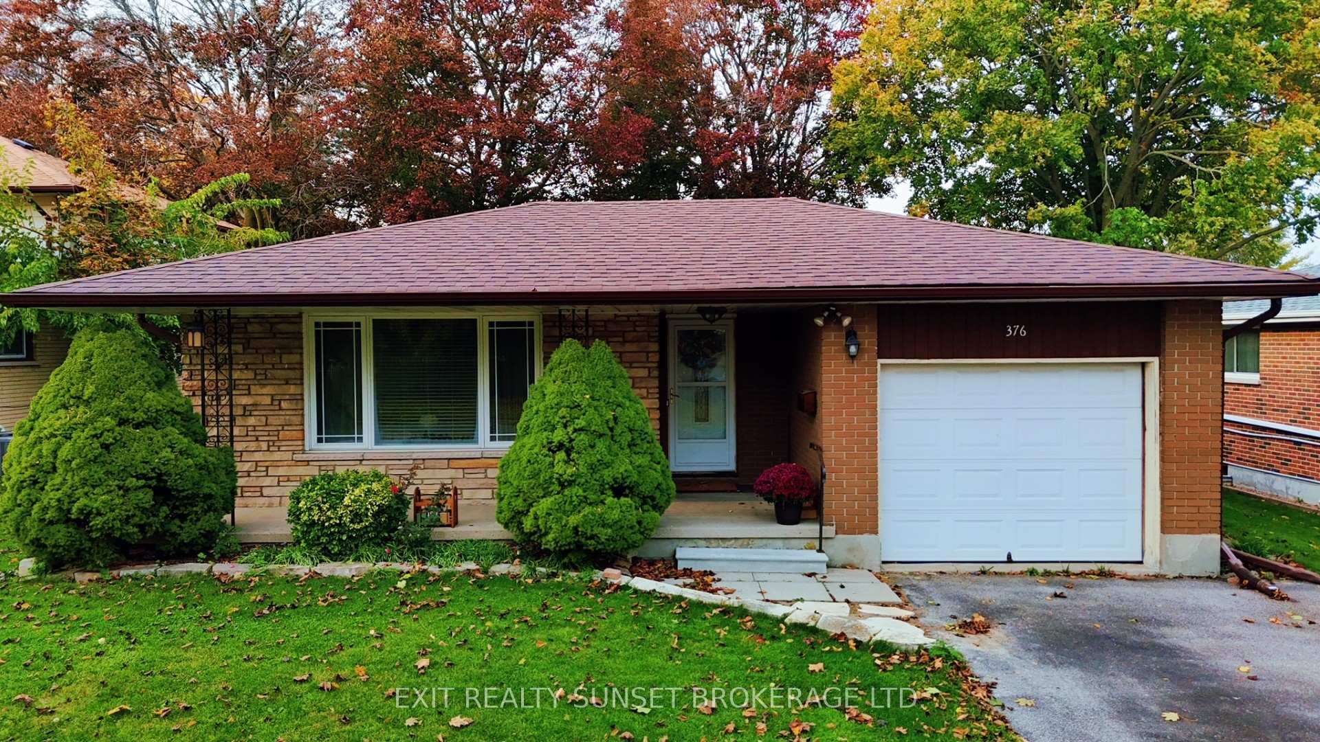 Front of 376 Adelaide Avenue E