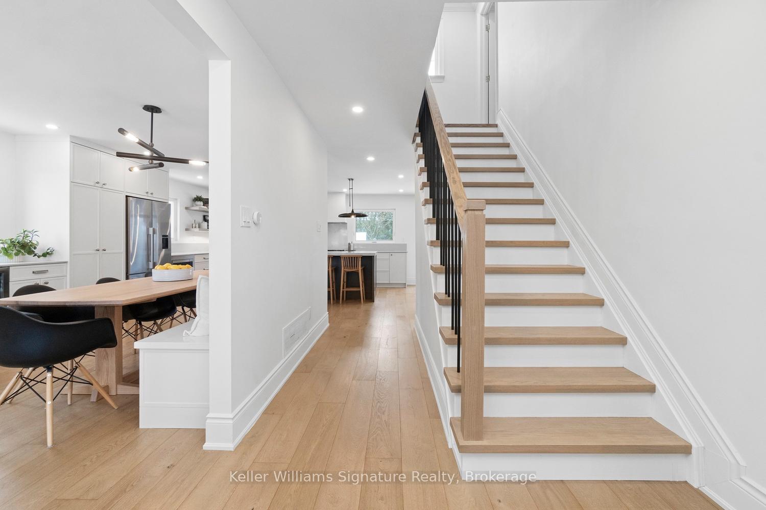 Photo 4 of 2286 Glastonbury Road, Burlington, Brant Hills — HOMEH