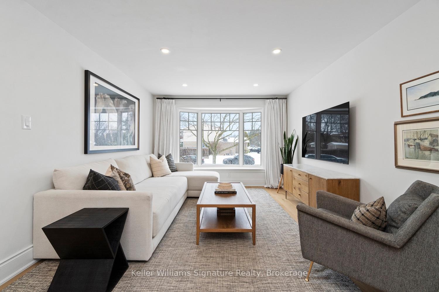 Photo 5 of 2286 Glastonbury Road, Burlington, Brant Hills — HOMEH