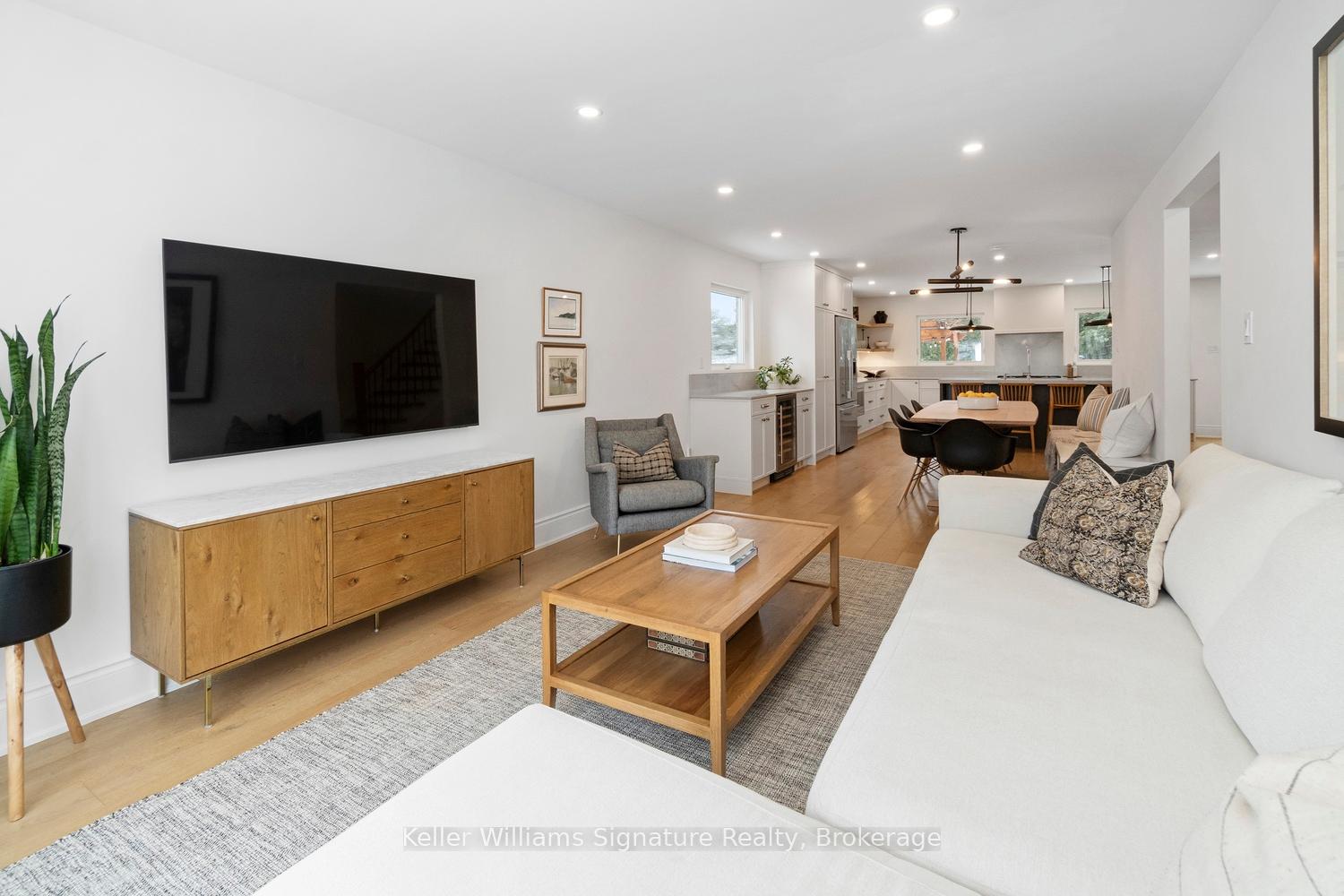 Photo 8 of 2286 Glastonbury Road, Burlington, Brant Hills — HOMEH