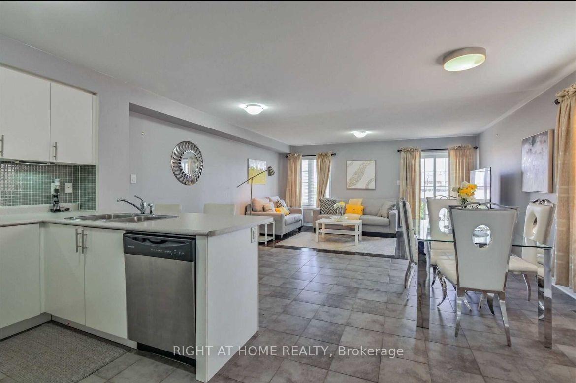 Photo 5 of 804 Mccue Drive, Oshawa, Taunton — HOMEH