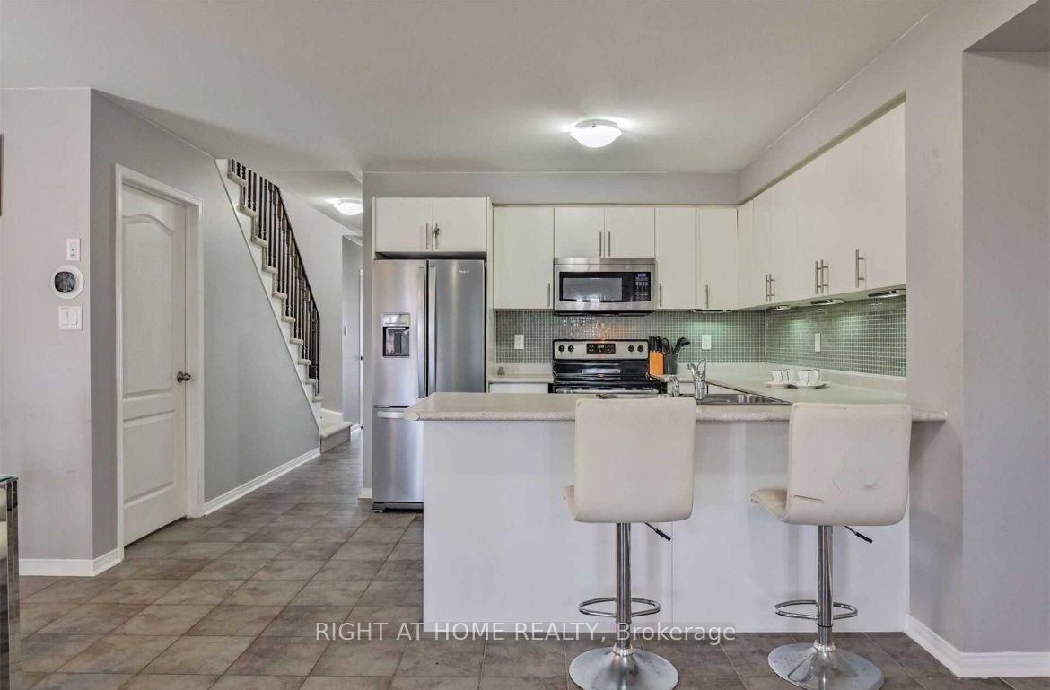 Photo 10 of 804 Mccue Drive, Oshawa, Taunton — HOMEH
