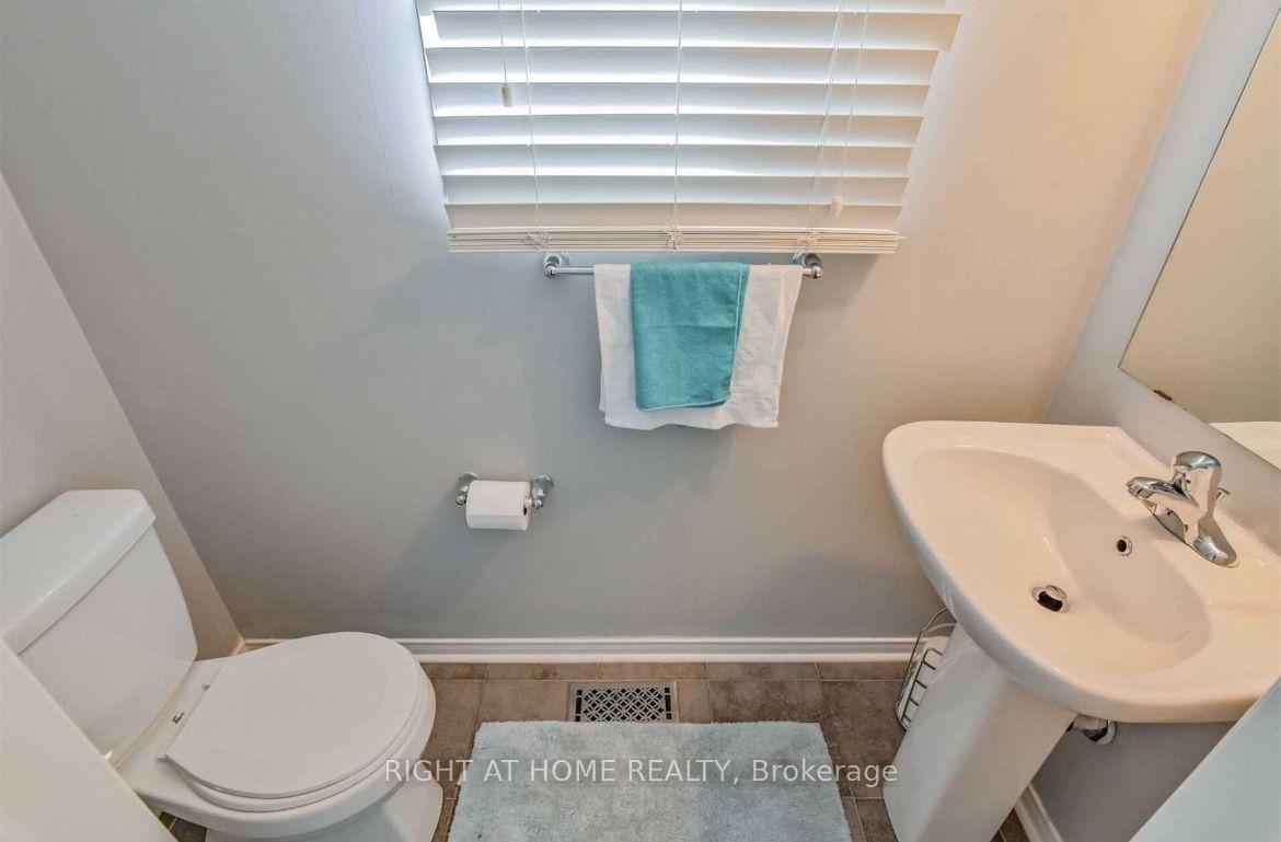 Photo 13 of 804 Mccue Drive, Oshawa, Taunton — HOMEH
