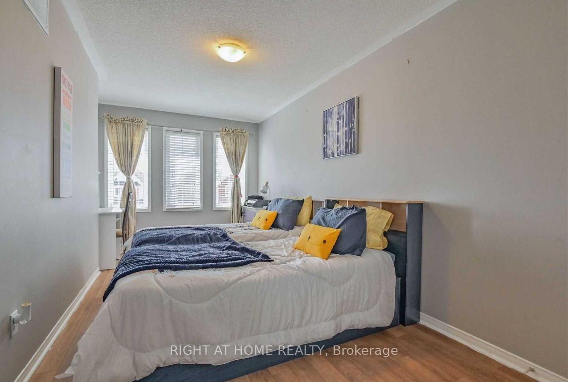 Photo 17 of 804 Mccue Drive, Oshawa, Taunton — HOMEH