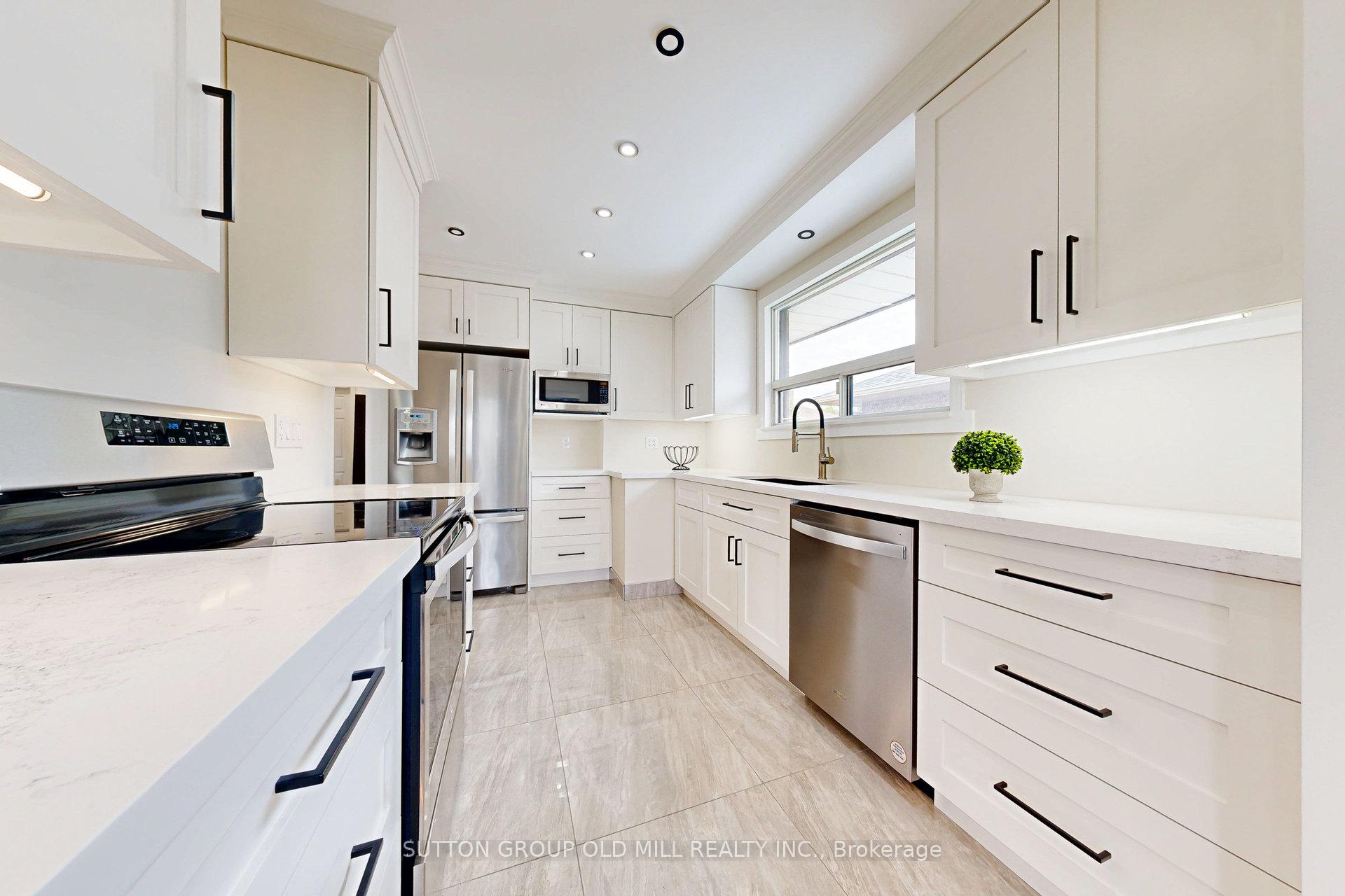 Photo 10 of 65 Ashwood Crescent, Brampton, Avondale — HOMEH