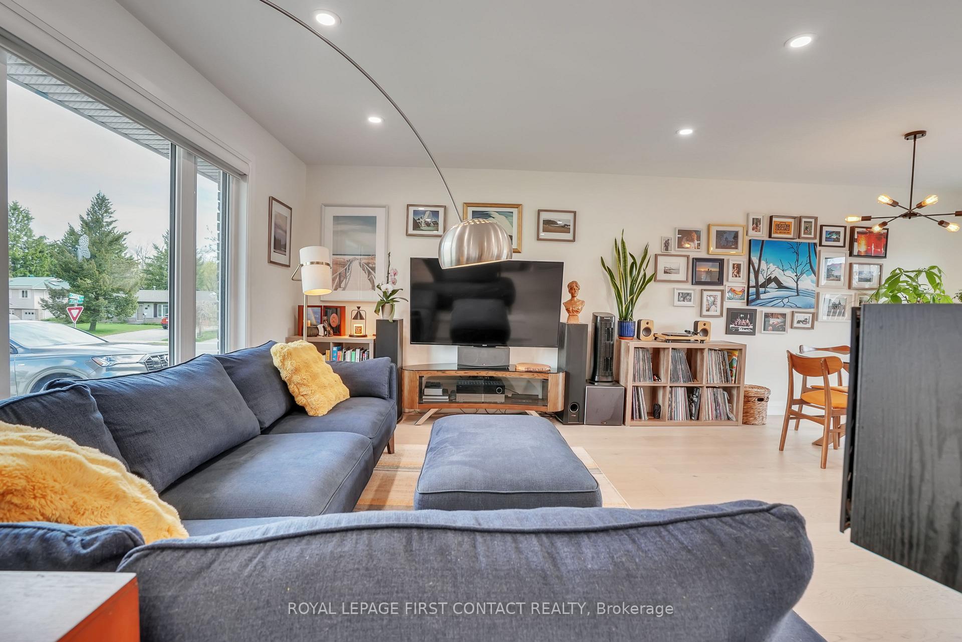 Photo 5 of 248 Cedar Crescent, Barrie, Bayshore — HOMEH