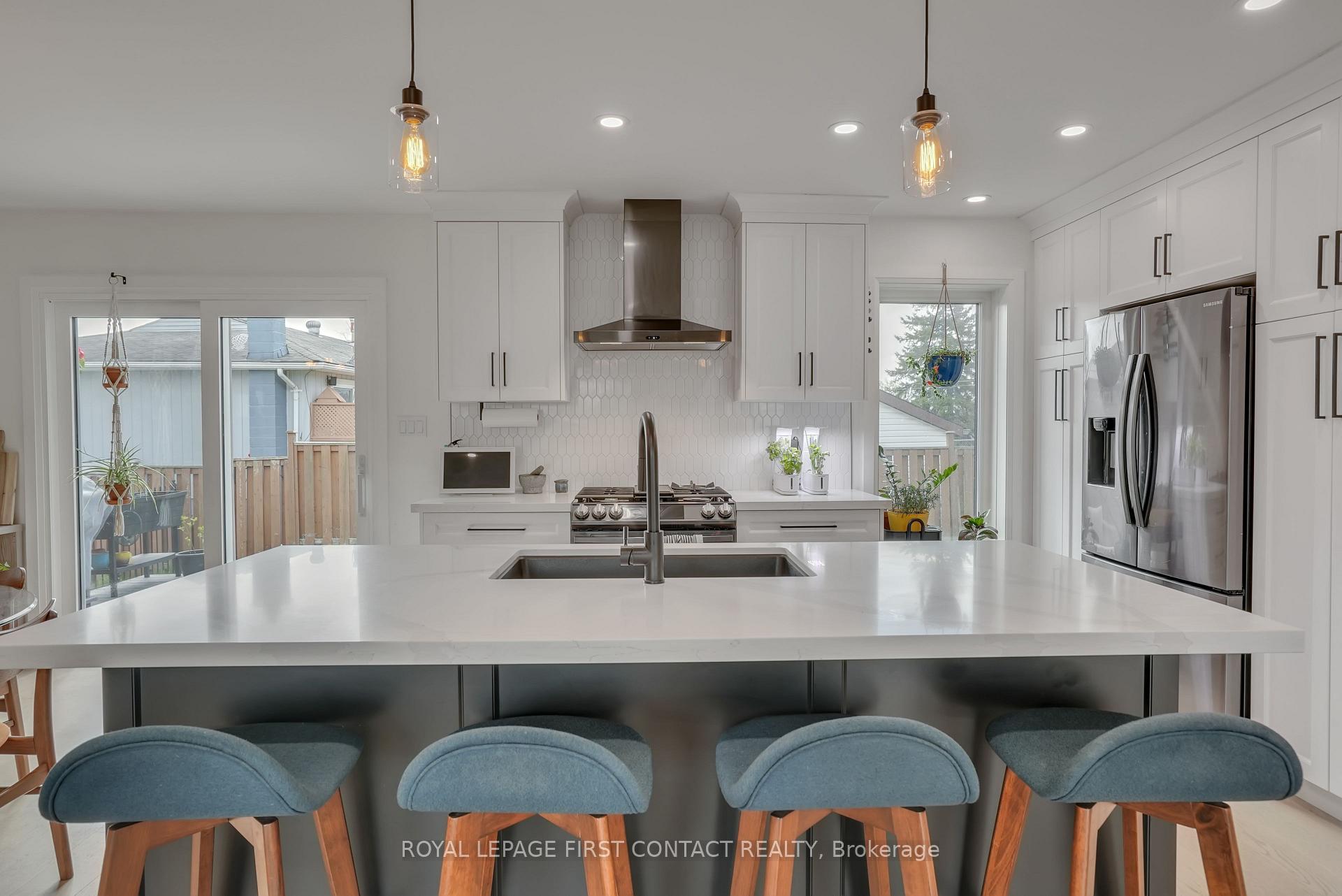 Photo 11 of 248 Cedar Crescent, Barrie, Bayshore — HOMEH