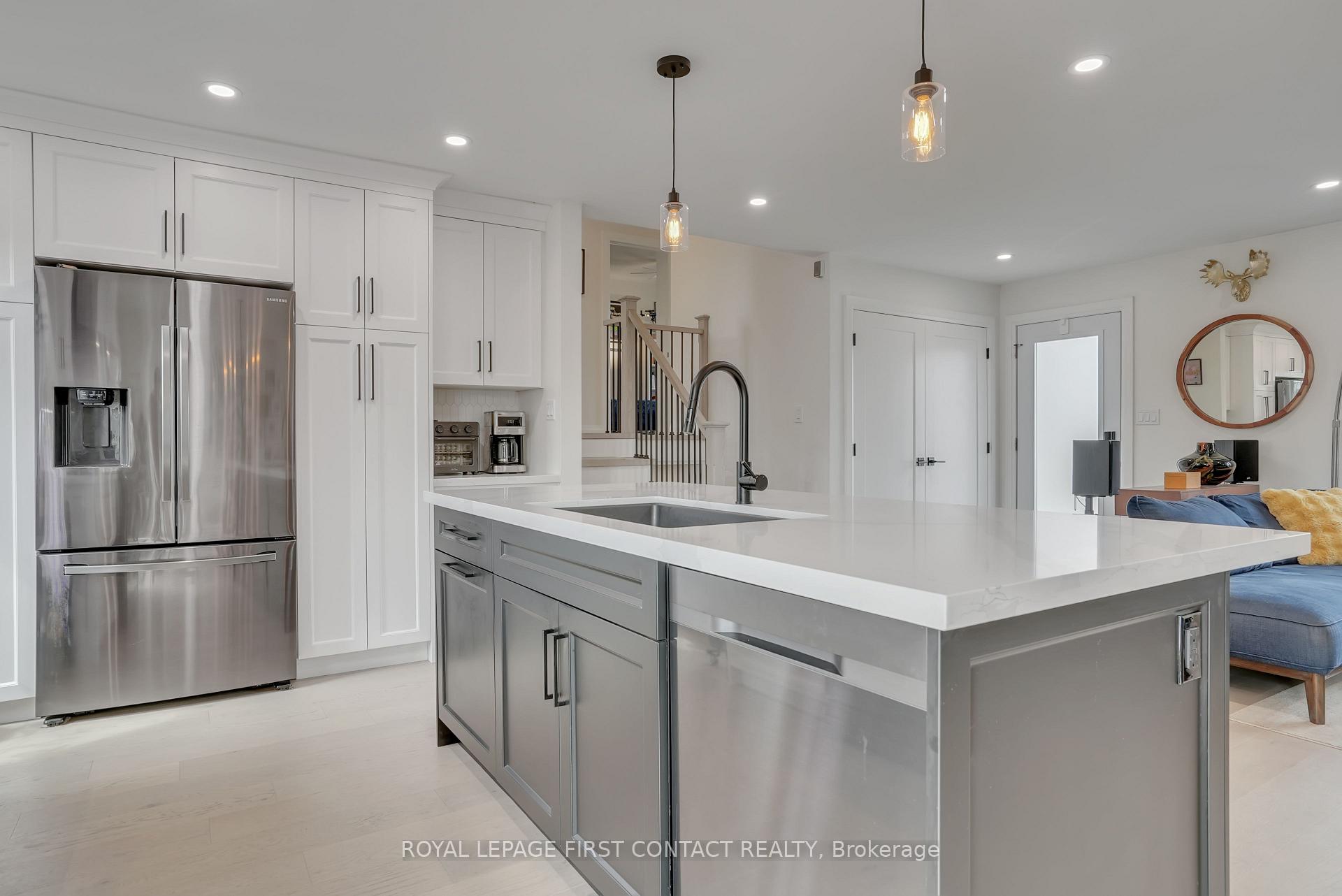 Photo 13 of 248 Cedar Crescent, Barrie, Bayshore — HOMEH