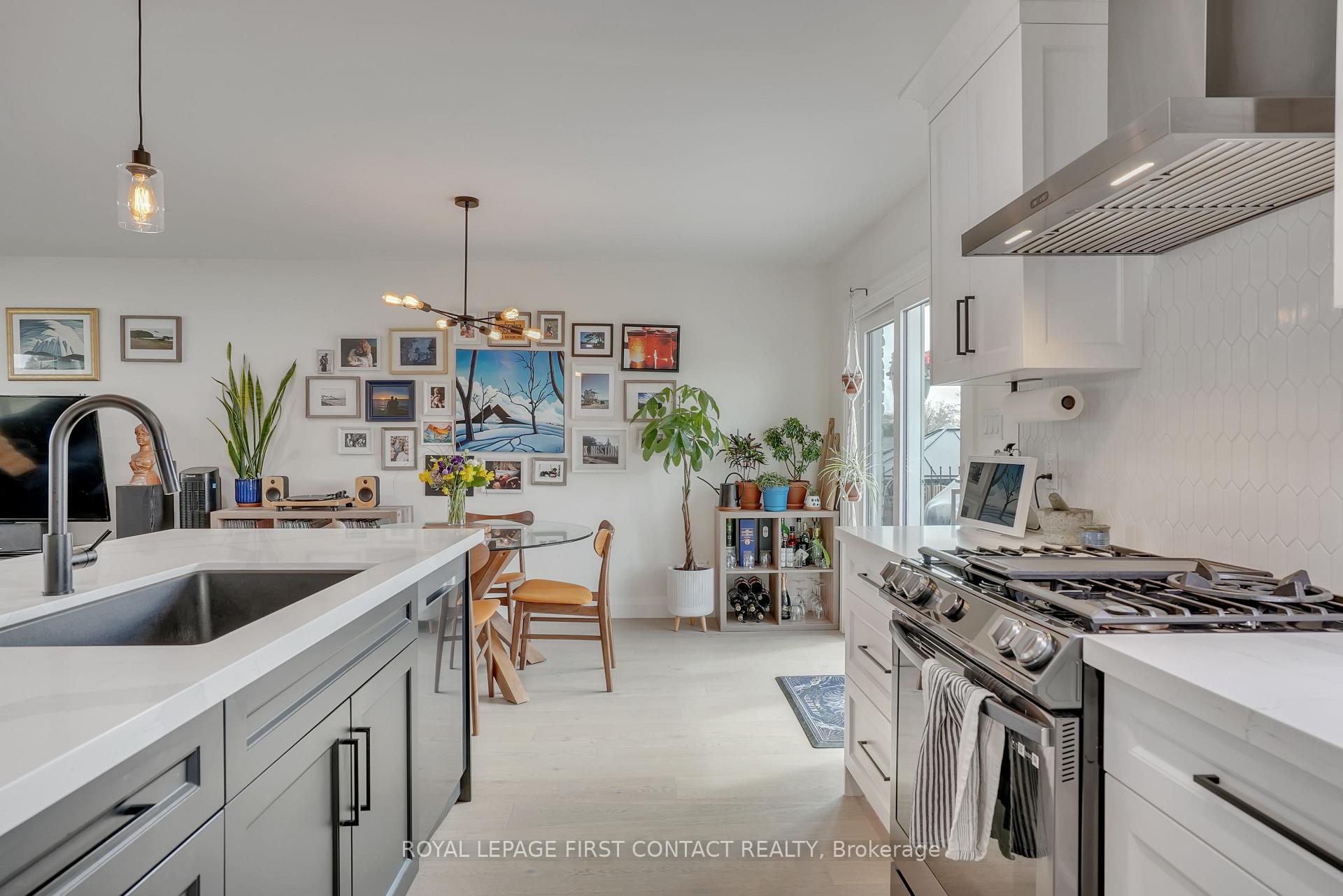 Photo 15 of 248 Cedar Crescent, Barrie, Bayshore — HOMEH