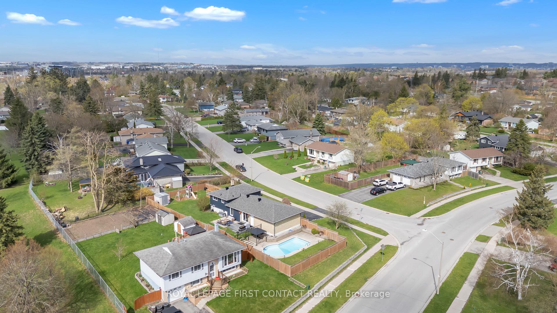 Photo 41 of 248 Cedar Crescent, Barrie, Bayshore — HOMEH