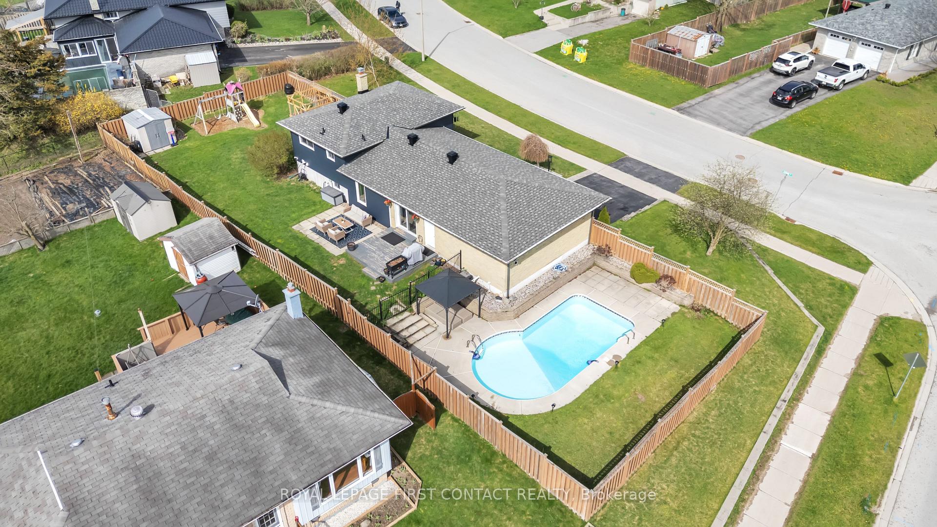 Photo 42 of 248 Cedar Crescent, Barrie, Bayshore — HOMEH