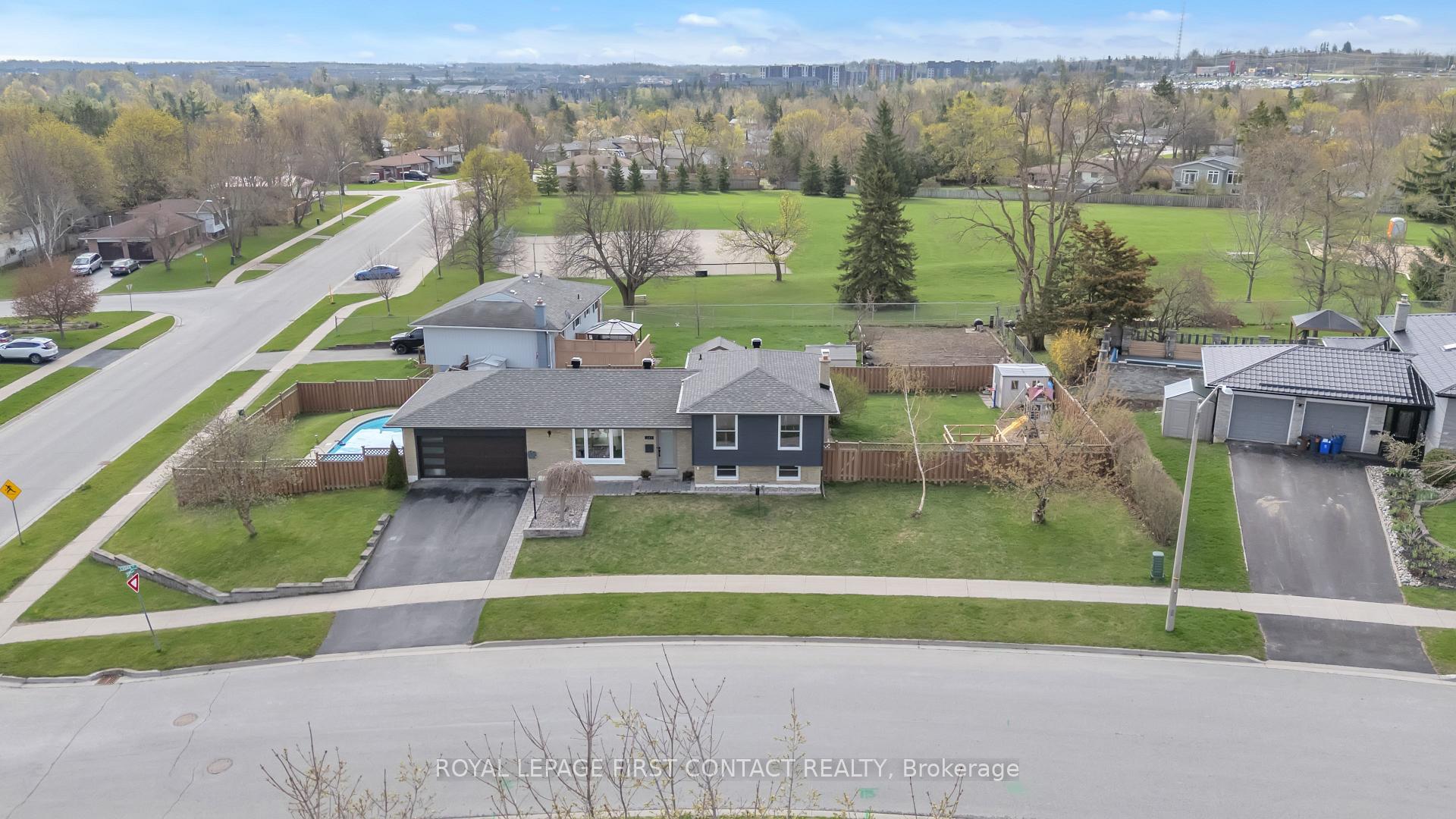 Photo 46 of 248 Cedar Crescent, Barrie, Bayshore — HOMEH