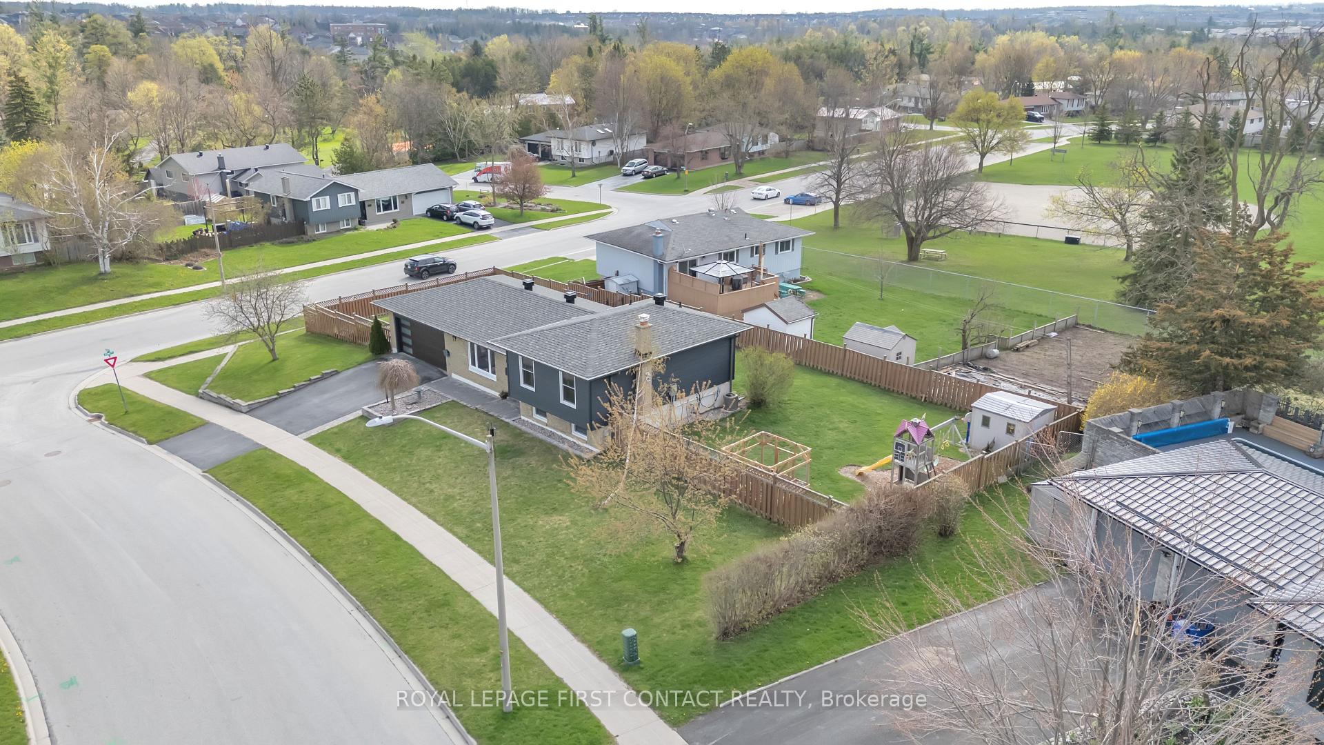 Photo 47 of 248 Cedar Crescent, Barrie, Bayshore — HOMEH