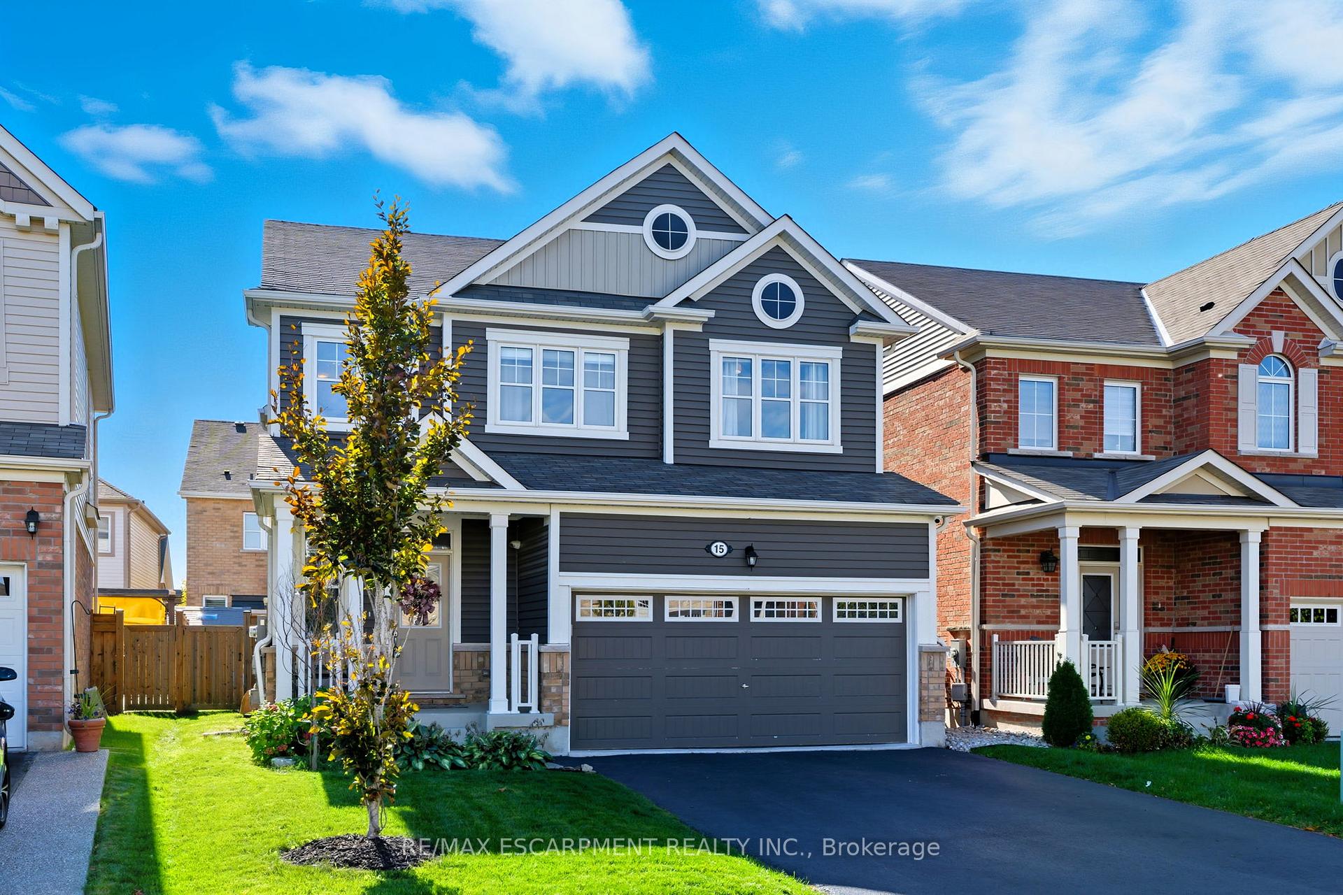Photo 2 of 15 Bastia Street E, Hamilton, Waterdown — HOMEH