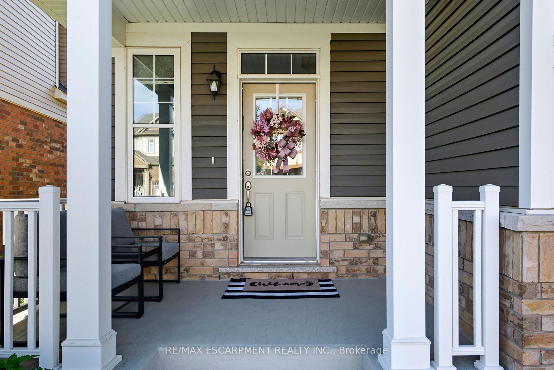 Photo 3 of 15 Bastia Street E, Hamilton, Waterdown — HOMEH