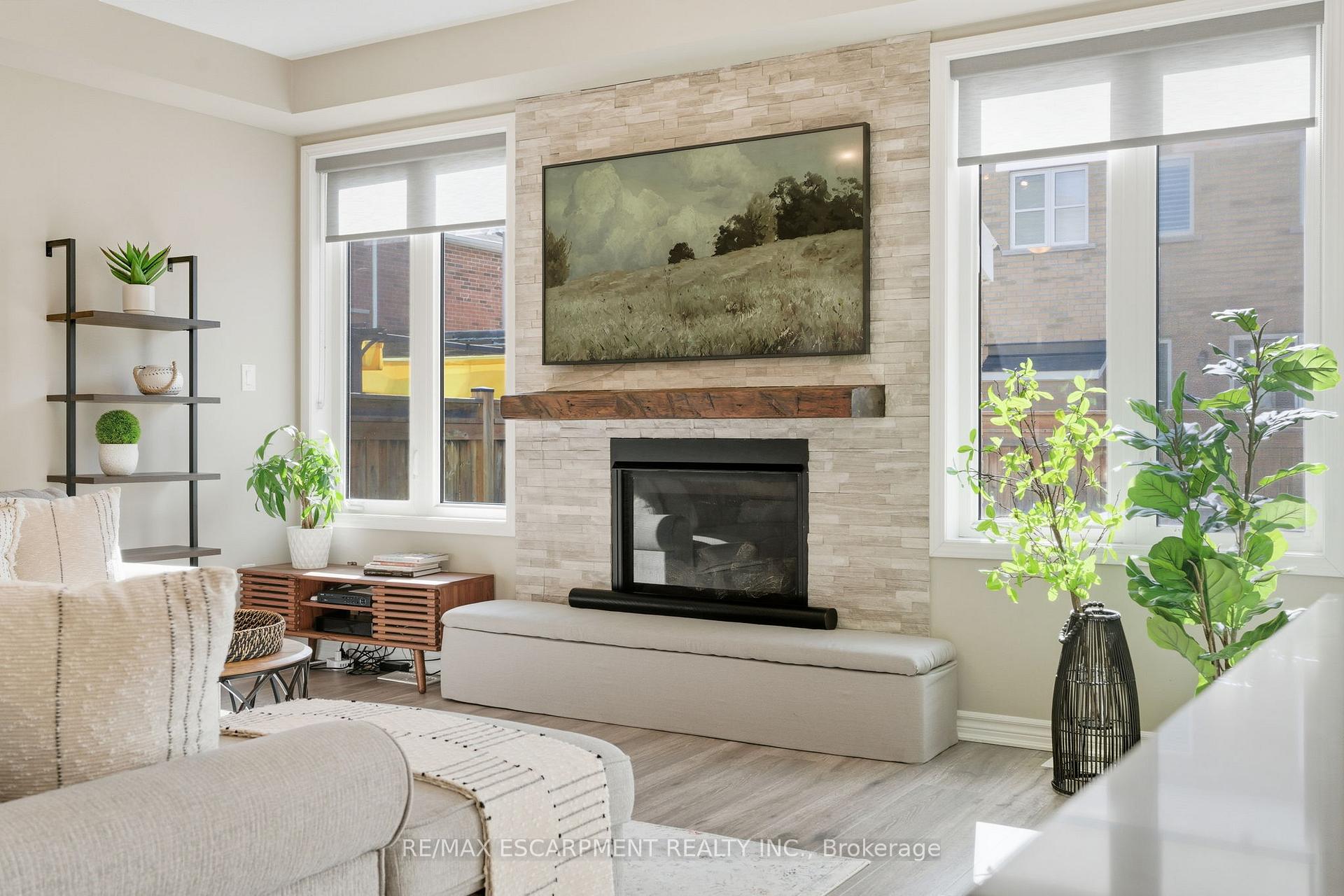 Photo 6 of 15 Bastia Street E, Hamilton, Waterdown — HOMEH