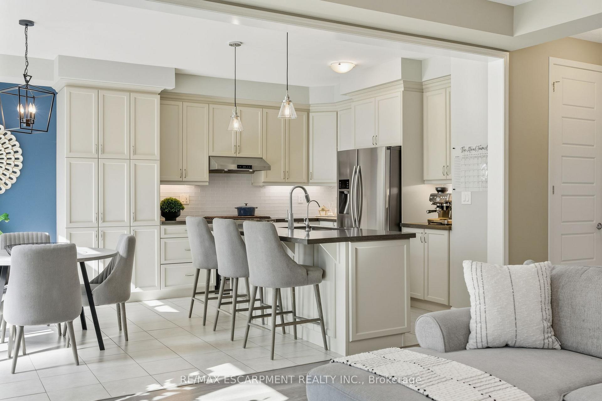 Photo 9 of 15 Bastia Street E, Hamilton, Waterdown — HOMEH