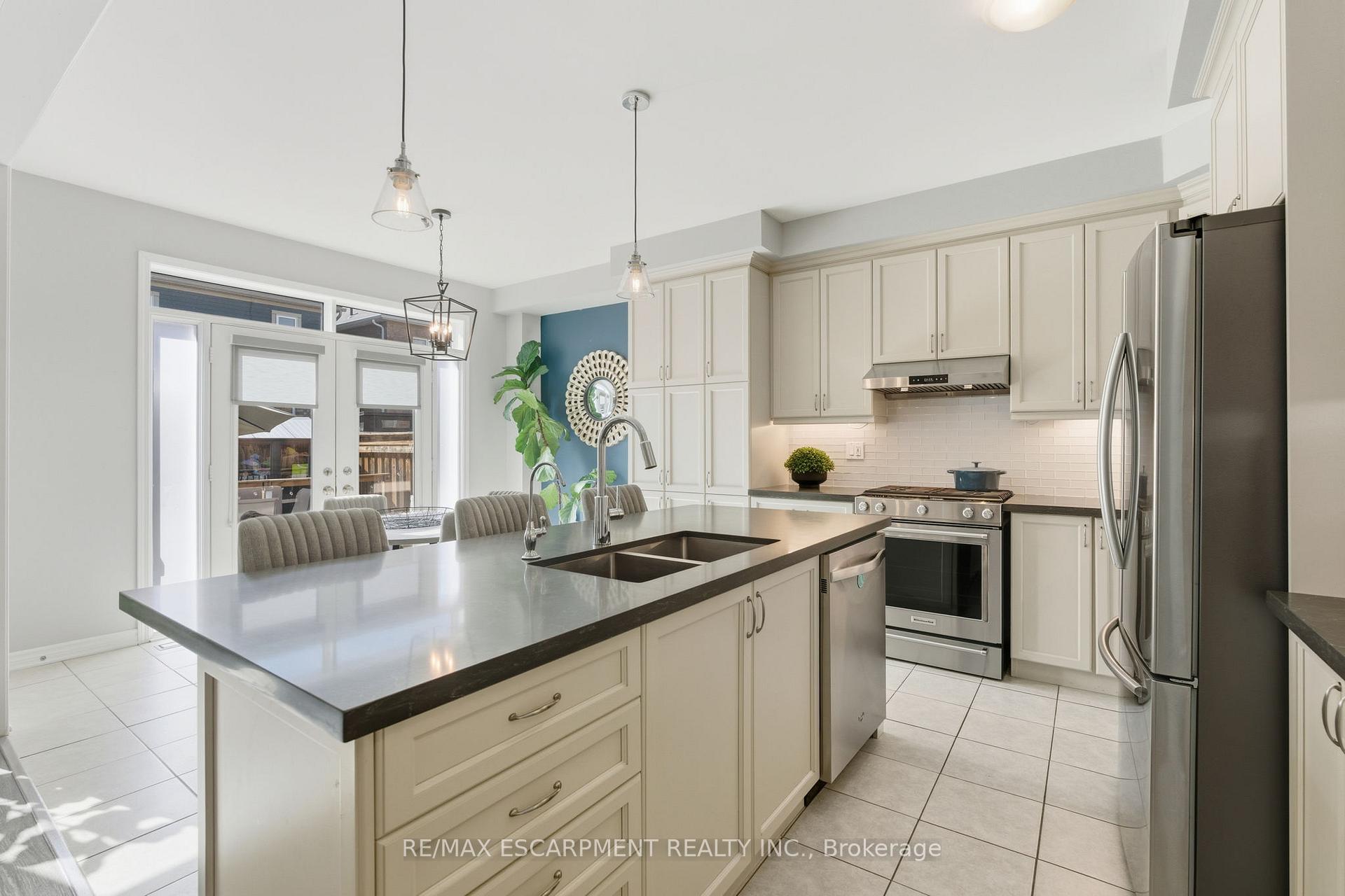 Photo 11 of 15 Bastia Street E, Hamilton, Waterdown — HOMEH