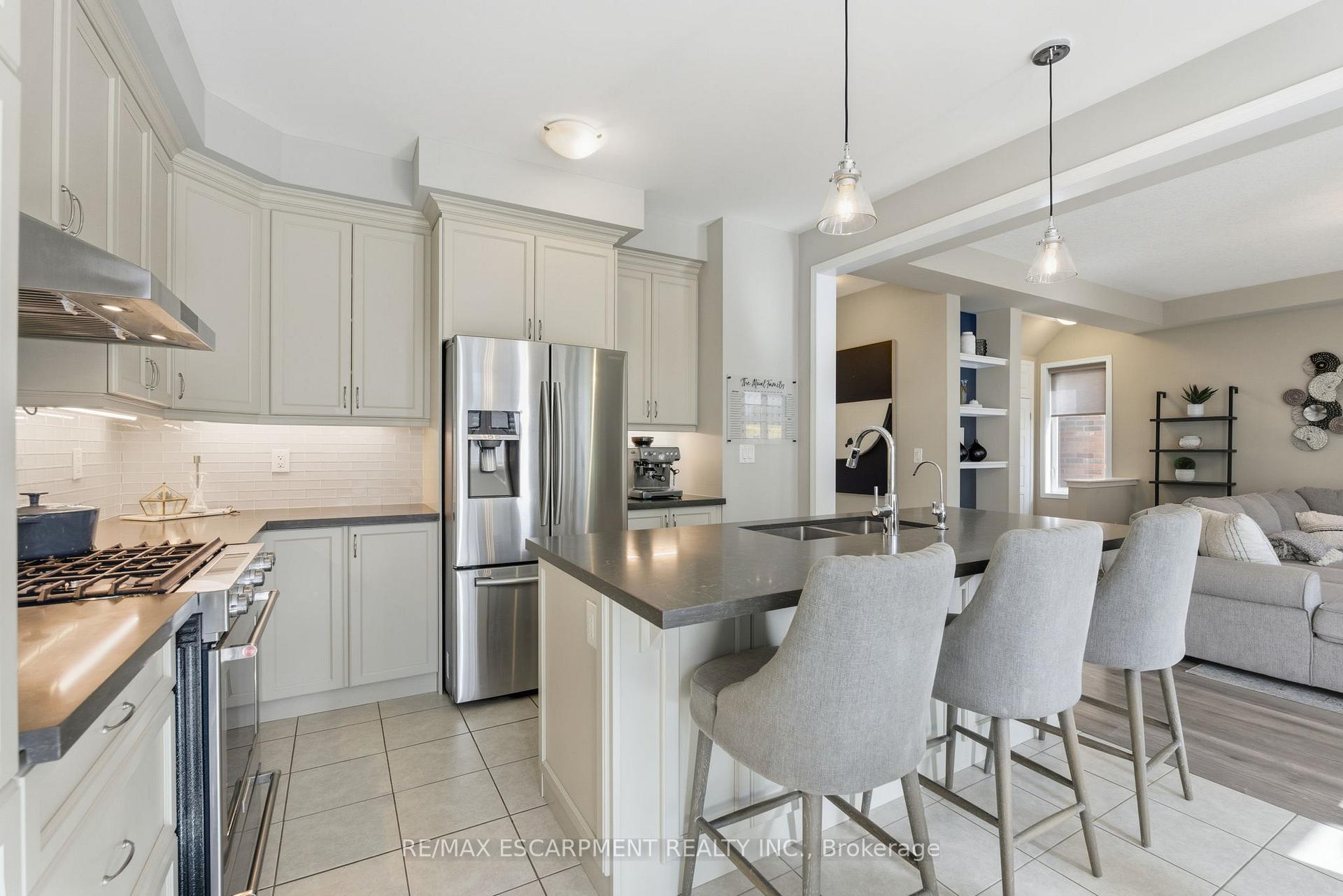 Photo 13 of 15 Bastia Street E, Hamilton, Waterdown — HOMEH
