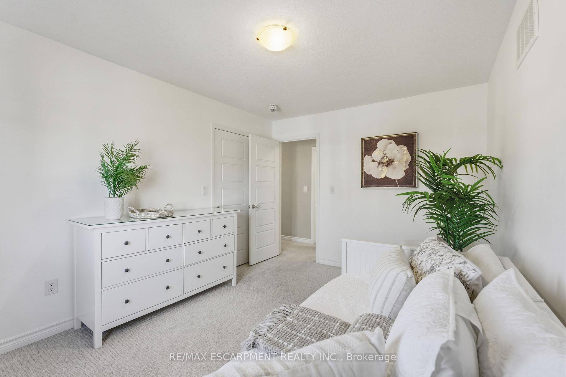 Photo 20 of 15 Bastia Street E, Hamilton, Waterdown — HOMEH