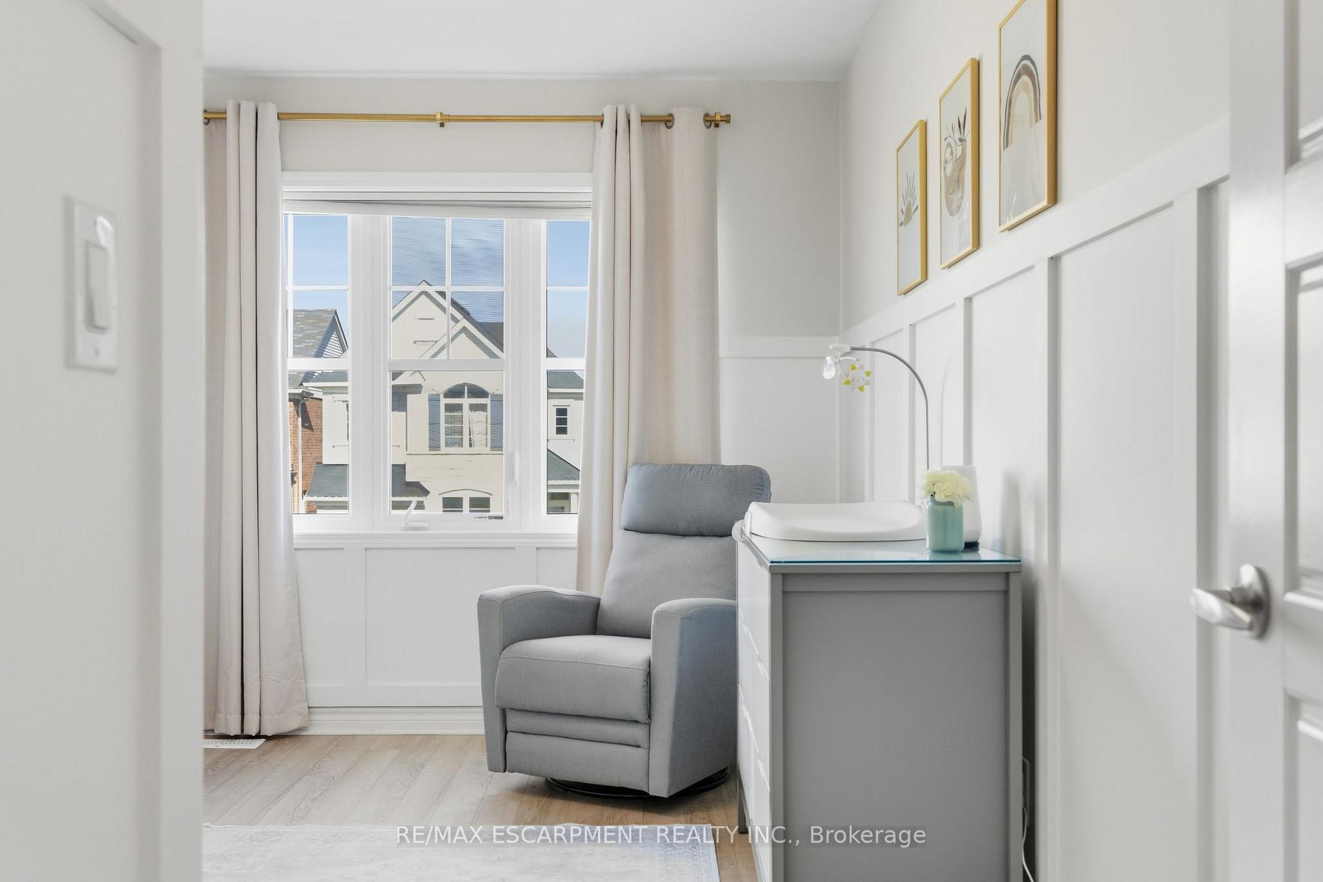 Photo 21 of 15 Bastia Street E, Hamilton, Waterdown — HOMEH