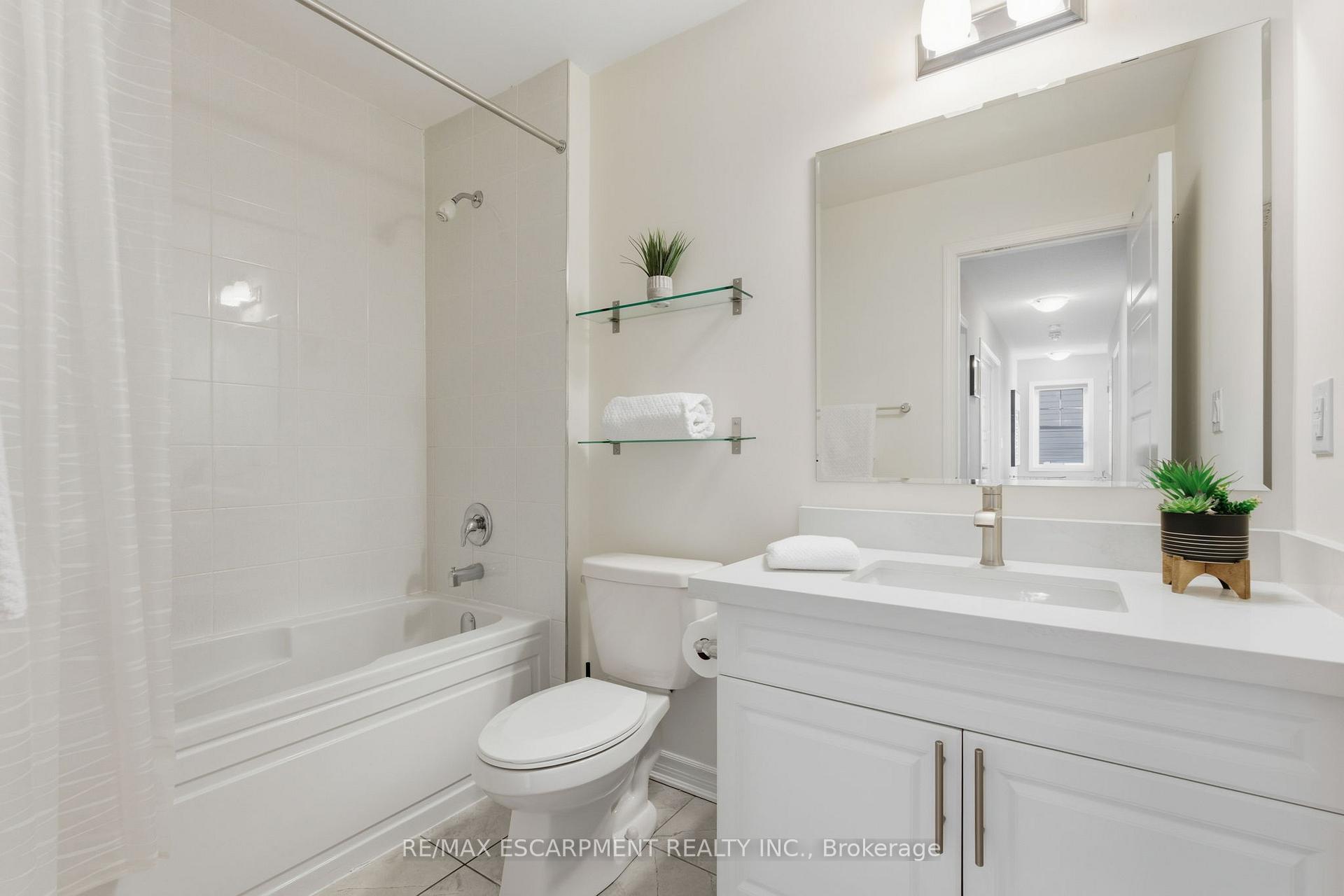 Photo 23 of 15 Bastia Street E, Hamilton, Waterdown — HOMEH