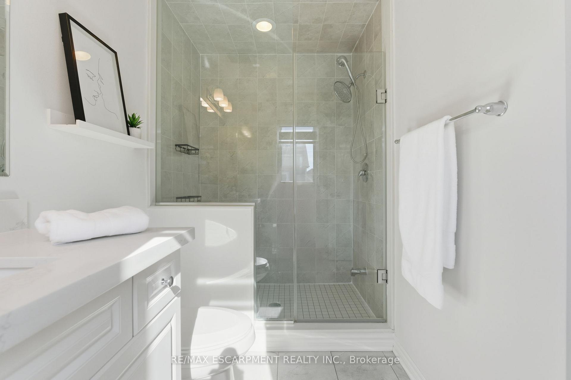 Photo 29 of 15 Bastia Street E, Hamilton, Waterdown — HOMEH
