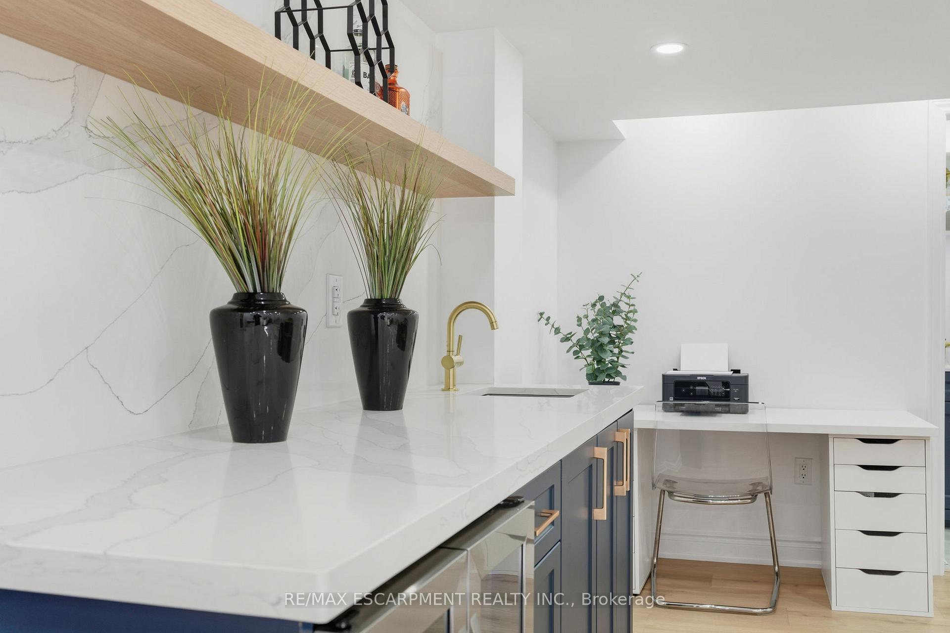 Photo 35 of 15 Bastia Street E, Hamilton, Waterdown — HOMEH