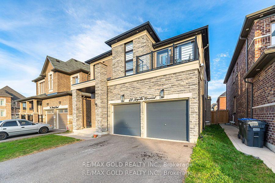 Photo 3 of 49 Argelia Crescent, Brampton, Credit Valley — HOMEH