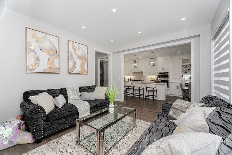 Photo 4 of 49 Argelia Crescent, Brampton, Credit Valley — HOMEH