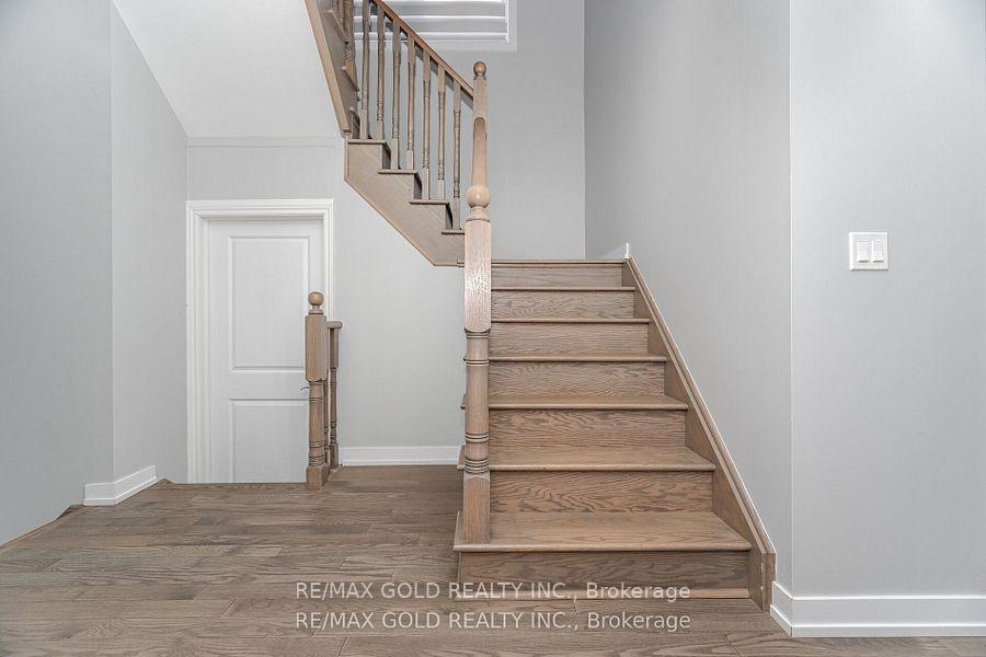 Photo 9 of 49 Argelia Crescent, Brampton, Credit Valley — HOMEH