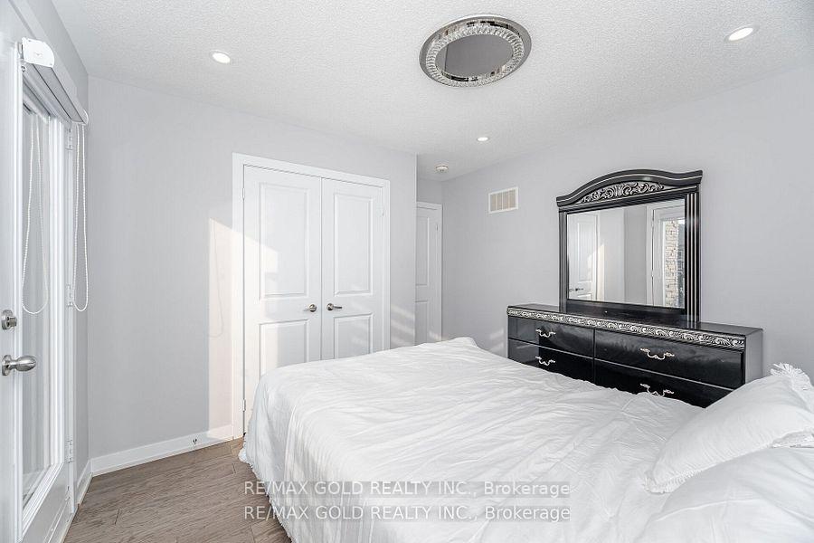 Photo 43 of 49 Argelia Crescent, Brampton, Credit Valley — HOMEH