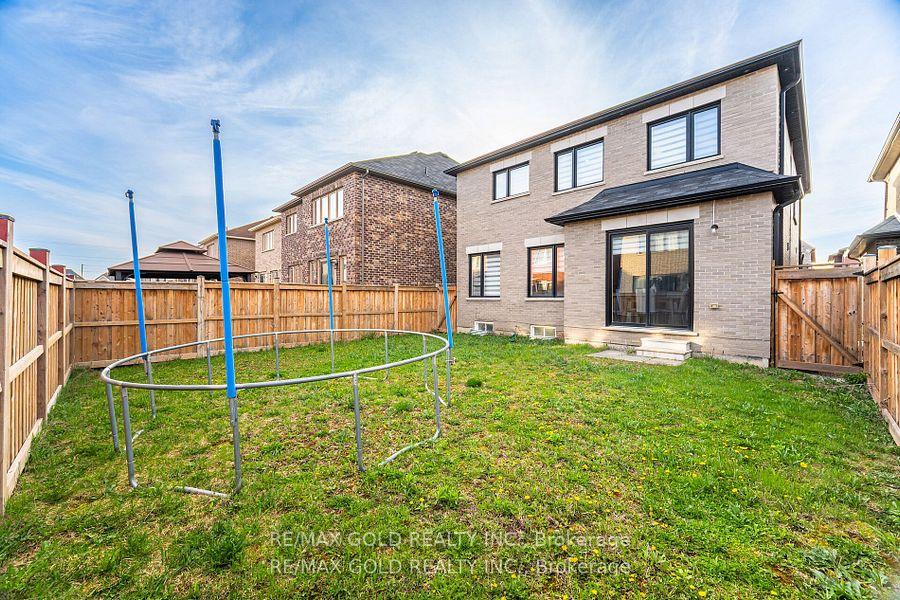 Photo 28 of 49 Argelia Crescent, Brampton, Credit Valley — HOMEH