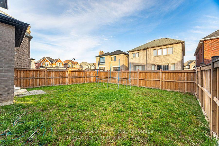 Photo 25 of 49 Argelia Crescent, Brampton, Credit Valley — HOMEH