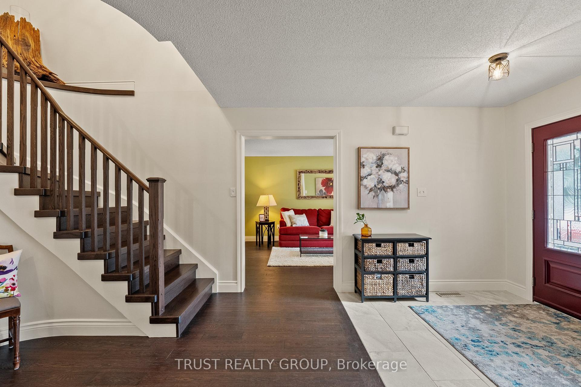 Photo 4 of 46 Muir Drive, Barrie, Ardagh — HOMEH