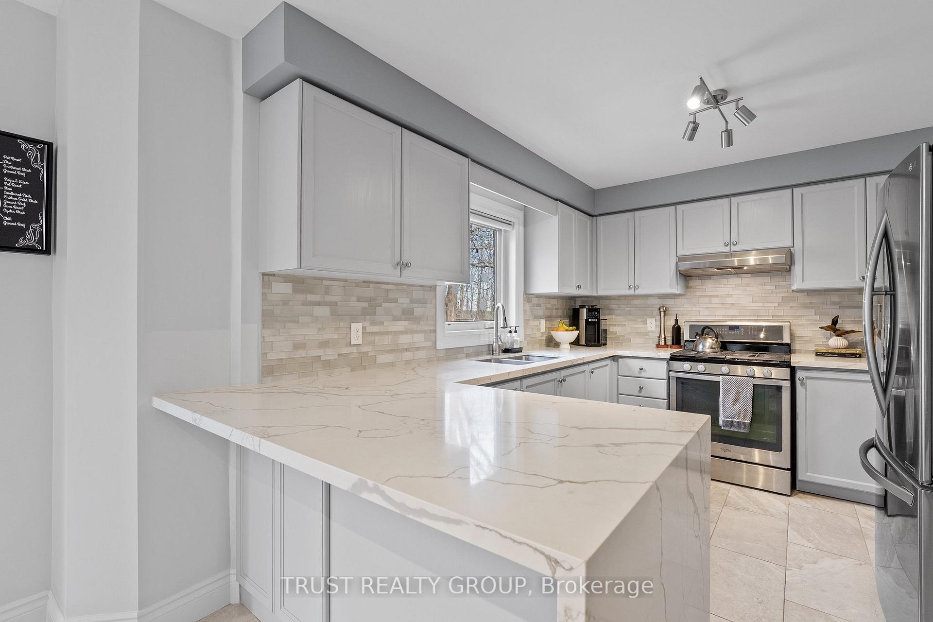 Photo 13 of 46 Muir Drive, Barrie, Ardagh — HOMEH