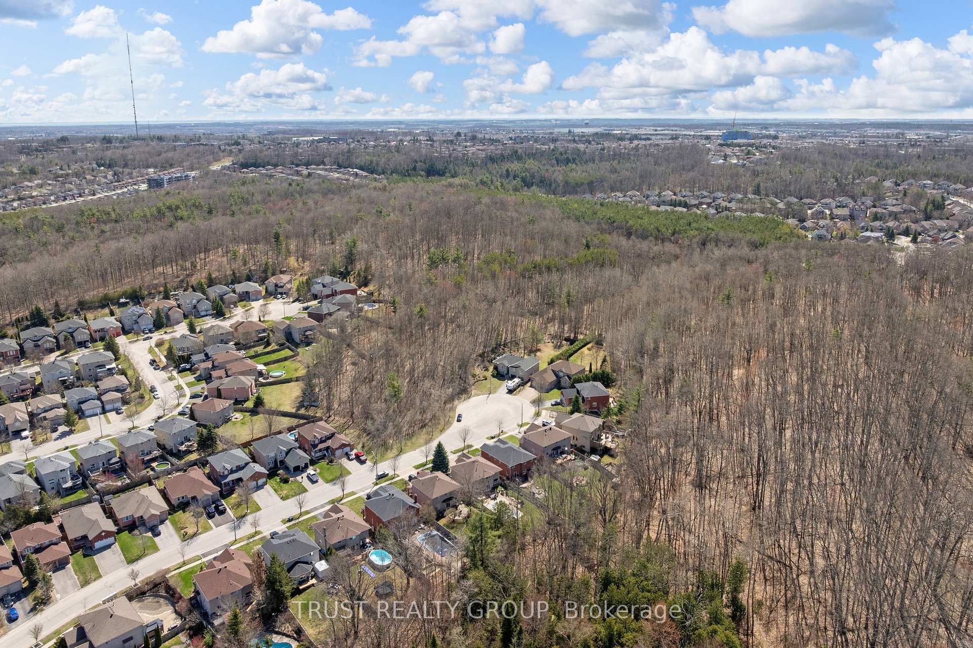 Photo 36 of 46 Muir Drive, Barrie, Ardagh — HOMEH