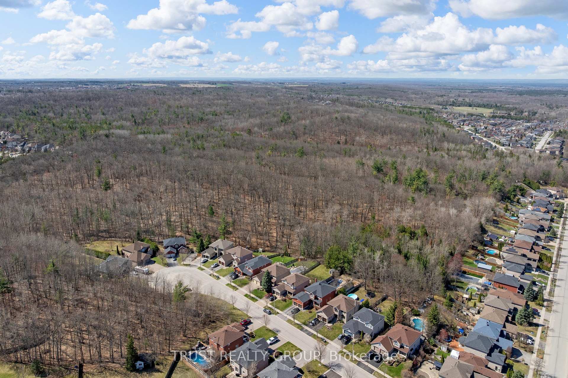 Photo 37 of 46 Muir Drive, Barrie, Ardagh — HOMEH