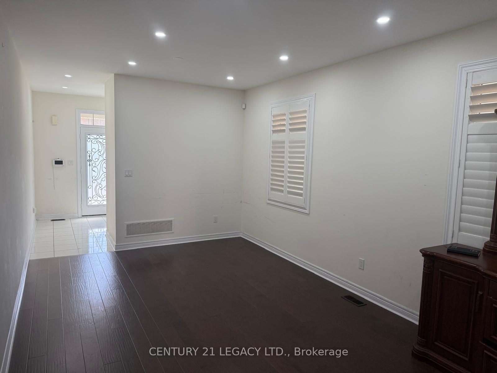 Photo 2 of 8 George Gray Drive, Brampton, Sandringham-Wellington North — HOMEH
