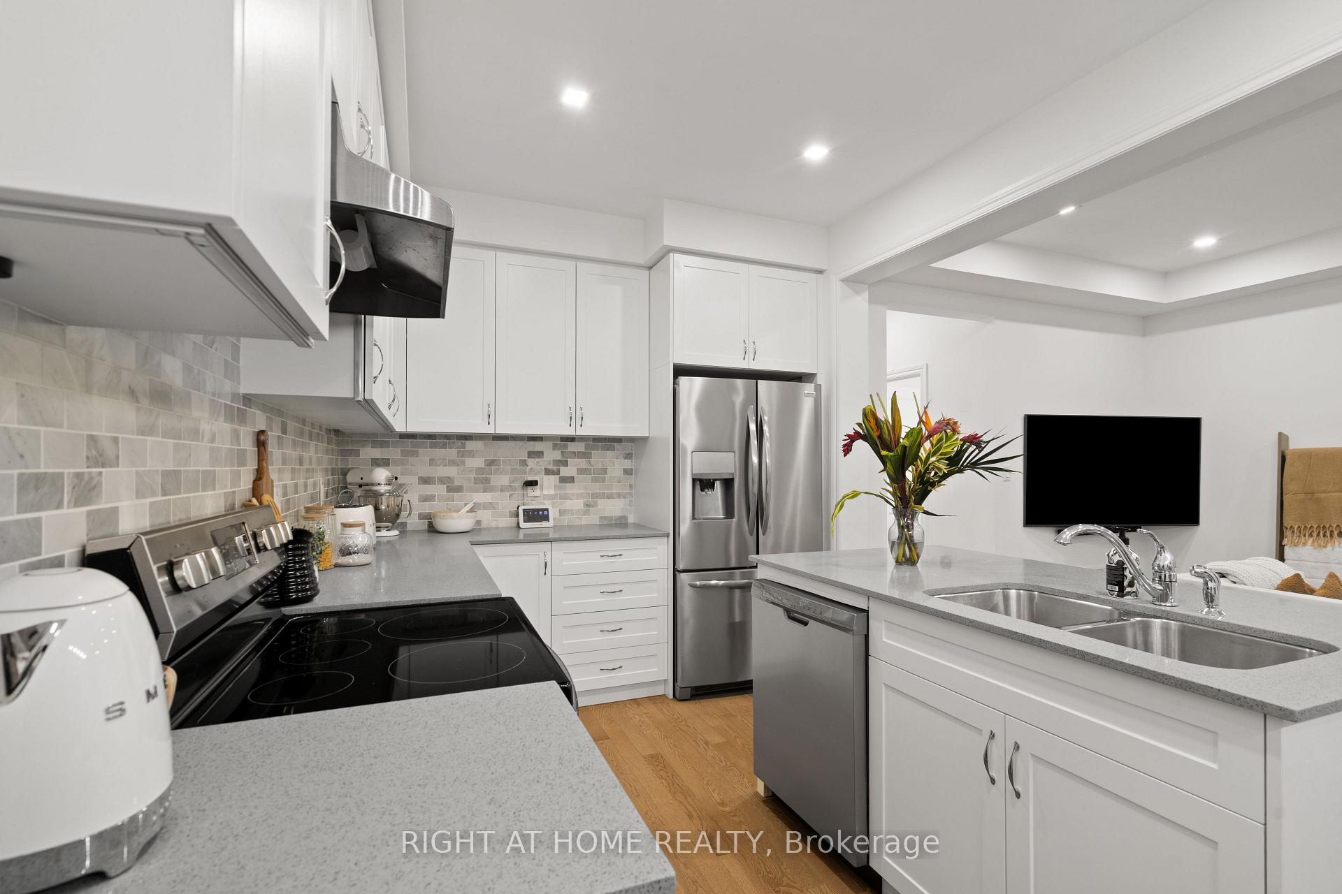 Photo 3 of 9 Angelfish Road, Brampton, Northwest Brampton — HOMEH