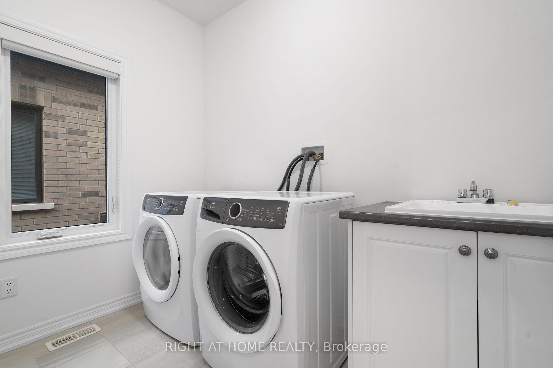 Photo 14 of 9 Angelfish Road, Brampton, Northwest Brampton — HOMEH
