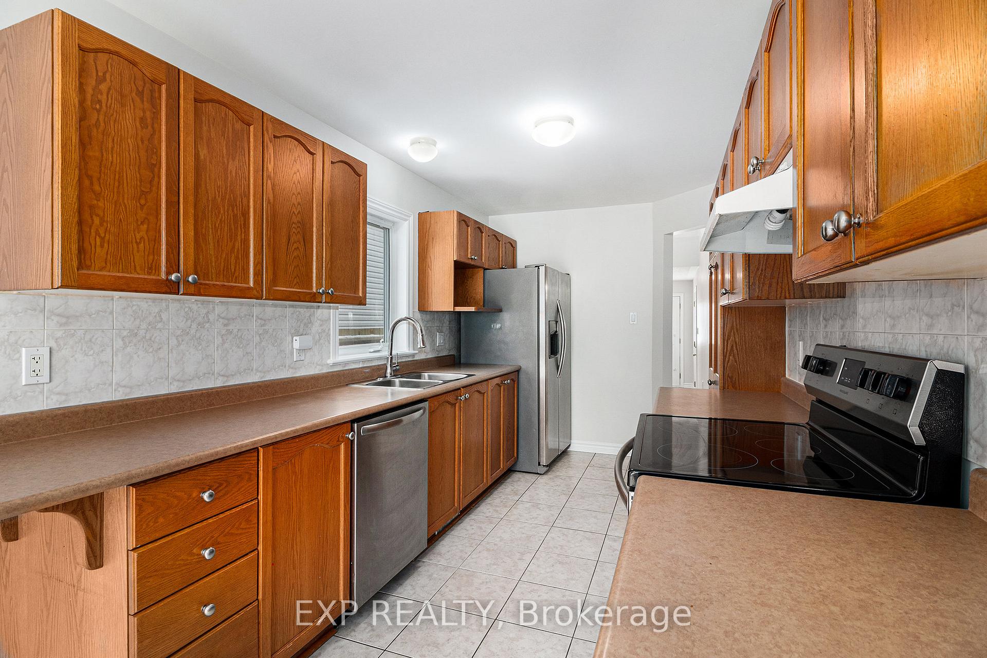 Photo 5 of 212 Bradwell Way, Ottawa, Blossom Park/Kemp Park/Findlay Creek — HOMEH
