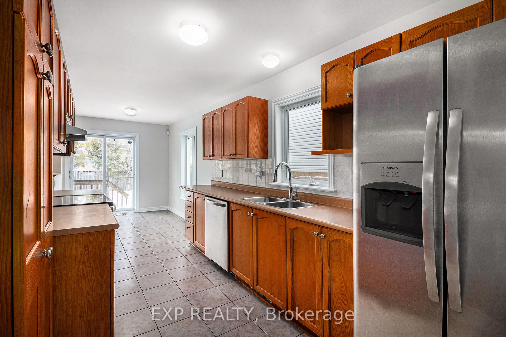 Photo 6 of 212 Bradwell Way, Ottawa, Blossom Park/Kemp Park/Findlay Creek — HOMEH