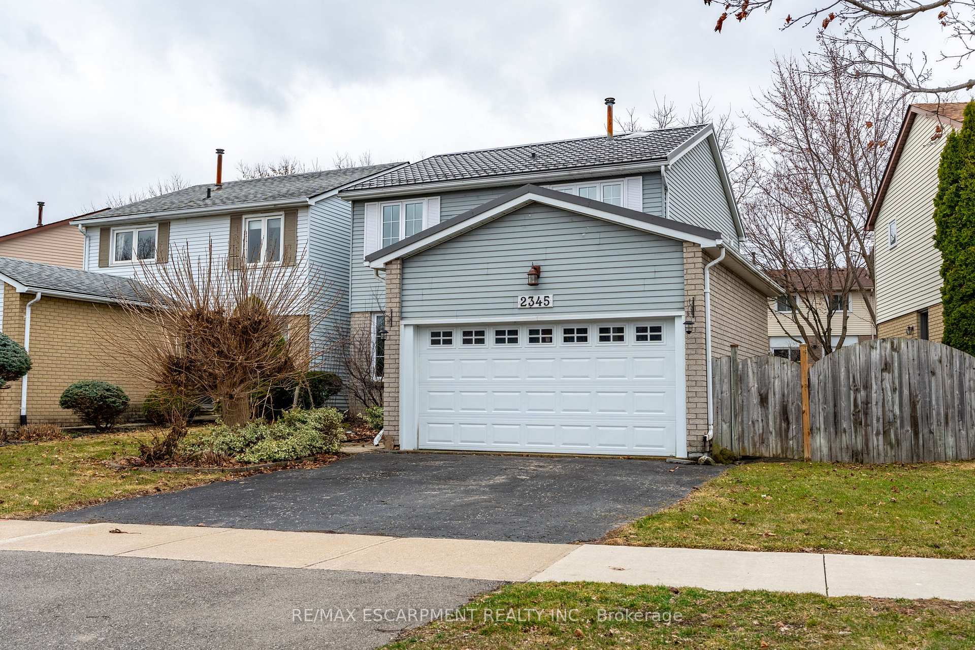 Photo 1 of 2345 Glastonbury Road, Burlington, Brant Hills — HOMEH