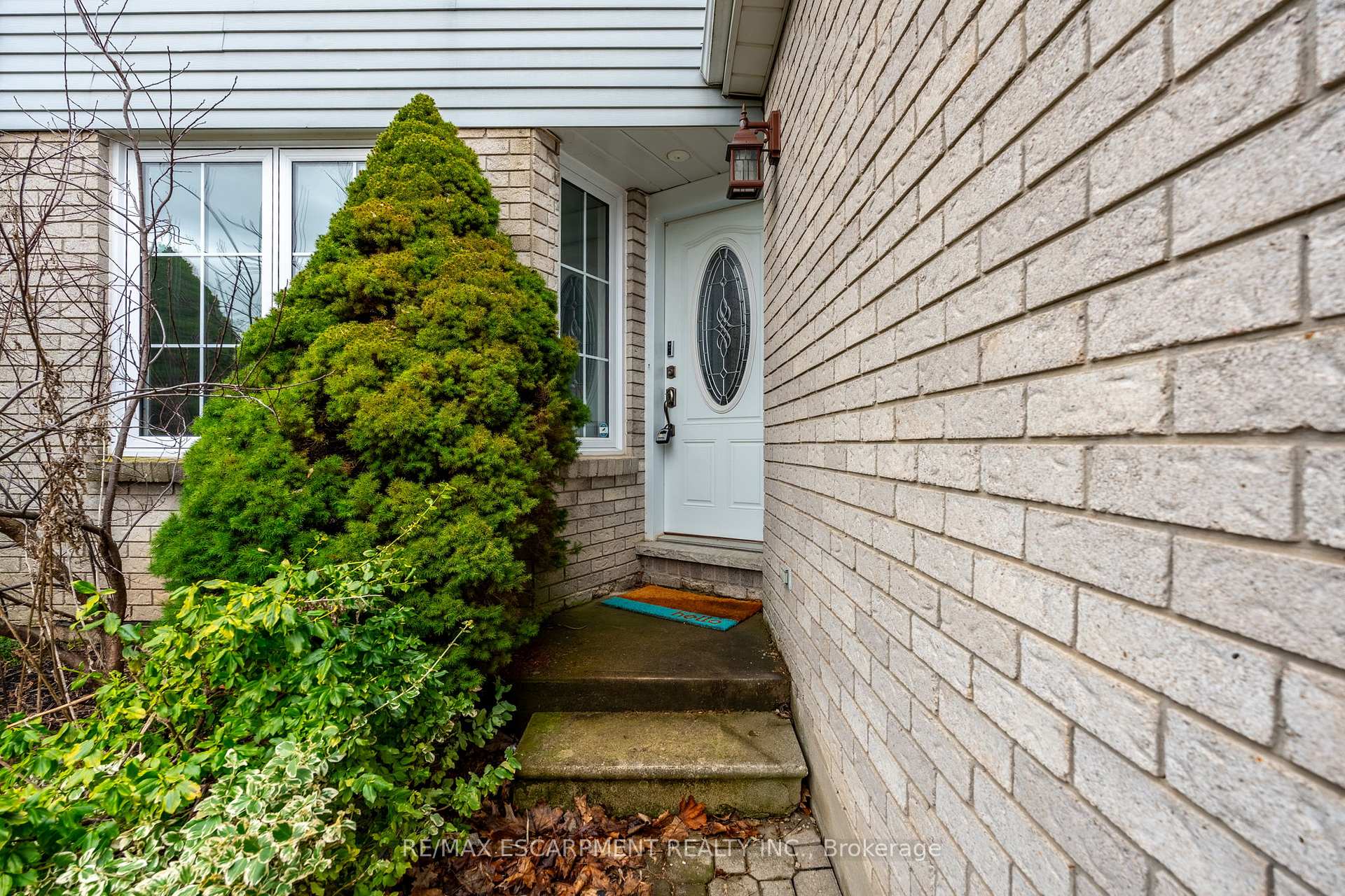 Photo 3 of 2345 Glastonbury Road, Burlington, Brant Hills — HOMEH