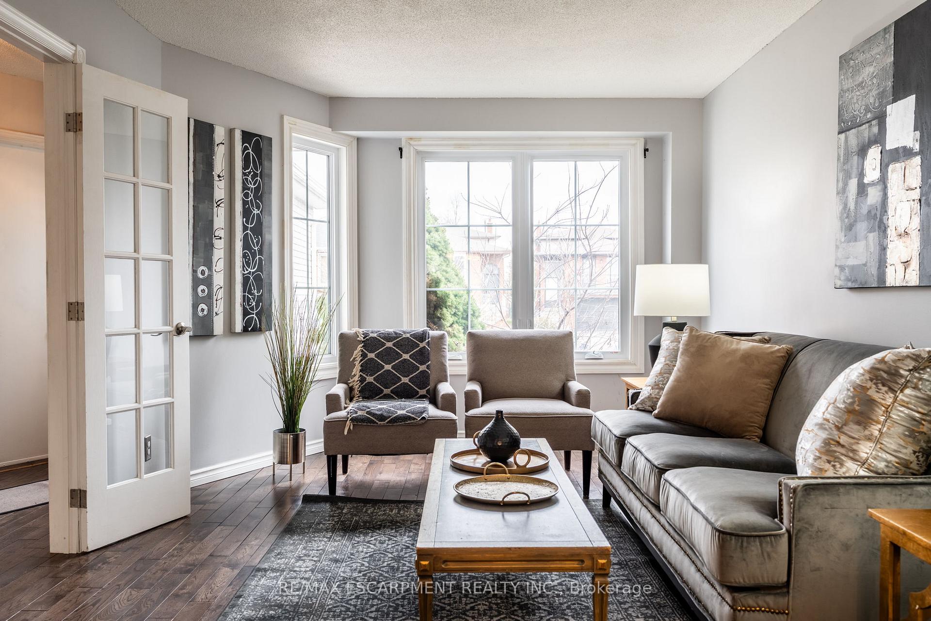 Photo 8 of 2345 Glastonbury Road, Burlington, Brant Hills — HOMEH