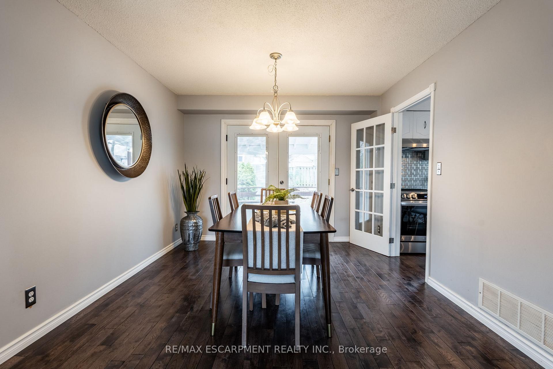 Photo 10 of 2345 Glastonbury Road, Burlington, Brant Hills — HOMEH