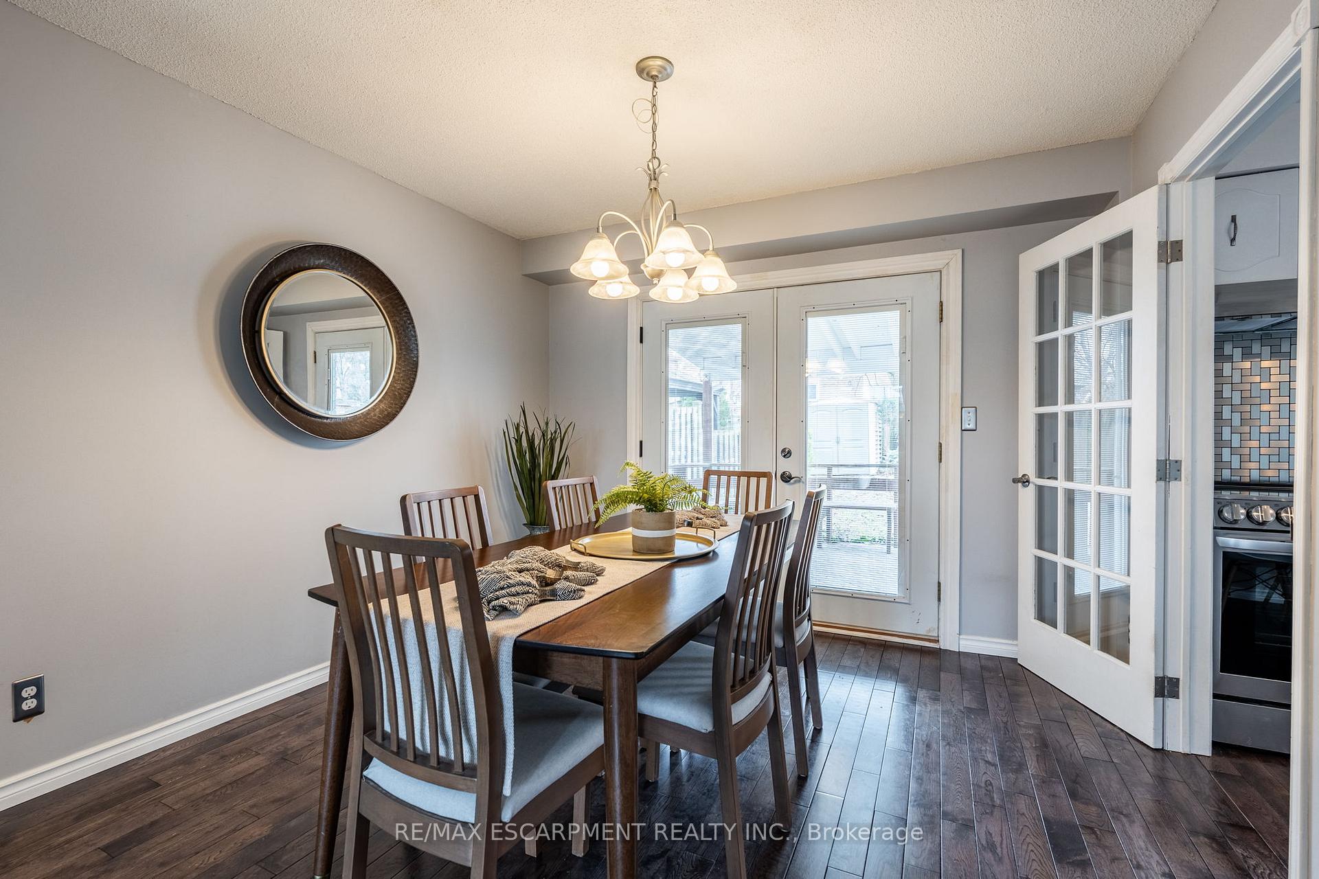 Photo 11 of 2345 Glastonbury Road, Burlington, Brant Hills — HOMEH