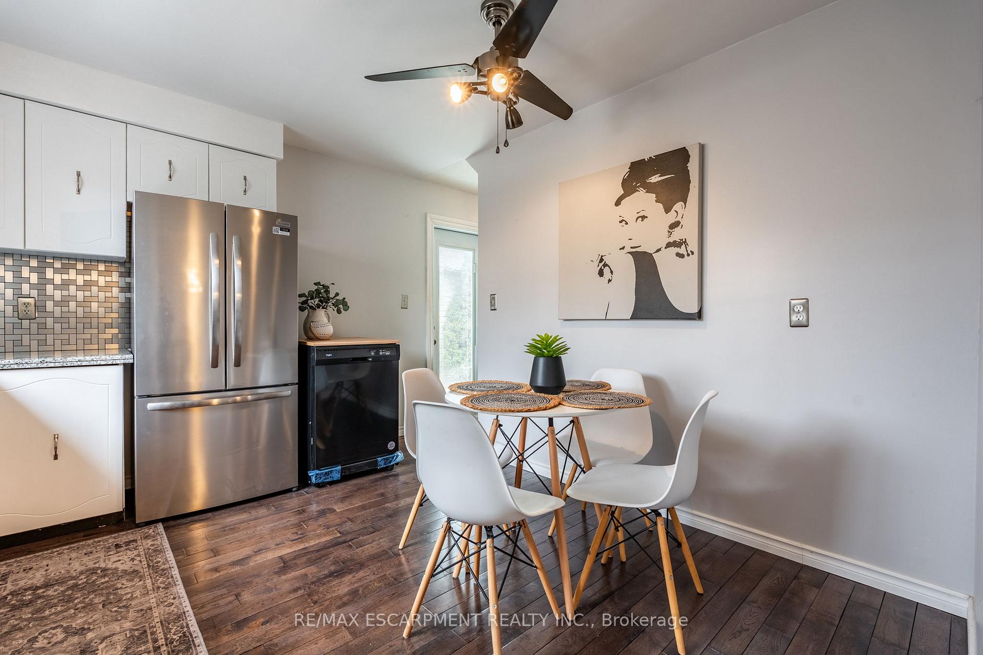 Photo 16 of 2345 Glastonbury Road, Burlington, Brant Hills — HOMEH