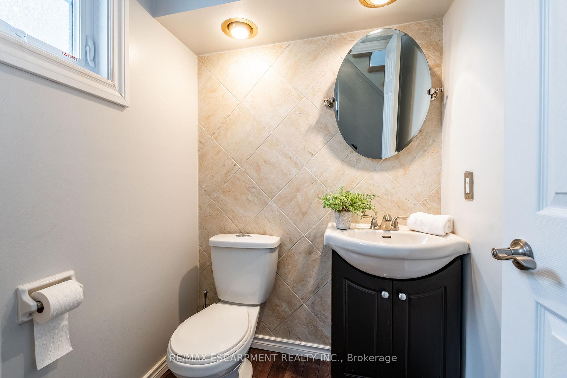 Photo 18 of 2345 Glastonbury Road, Burlington, Brant Hills — HOMEH